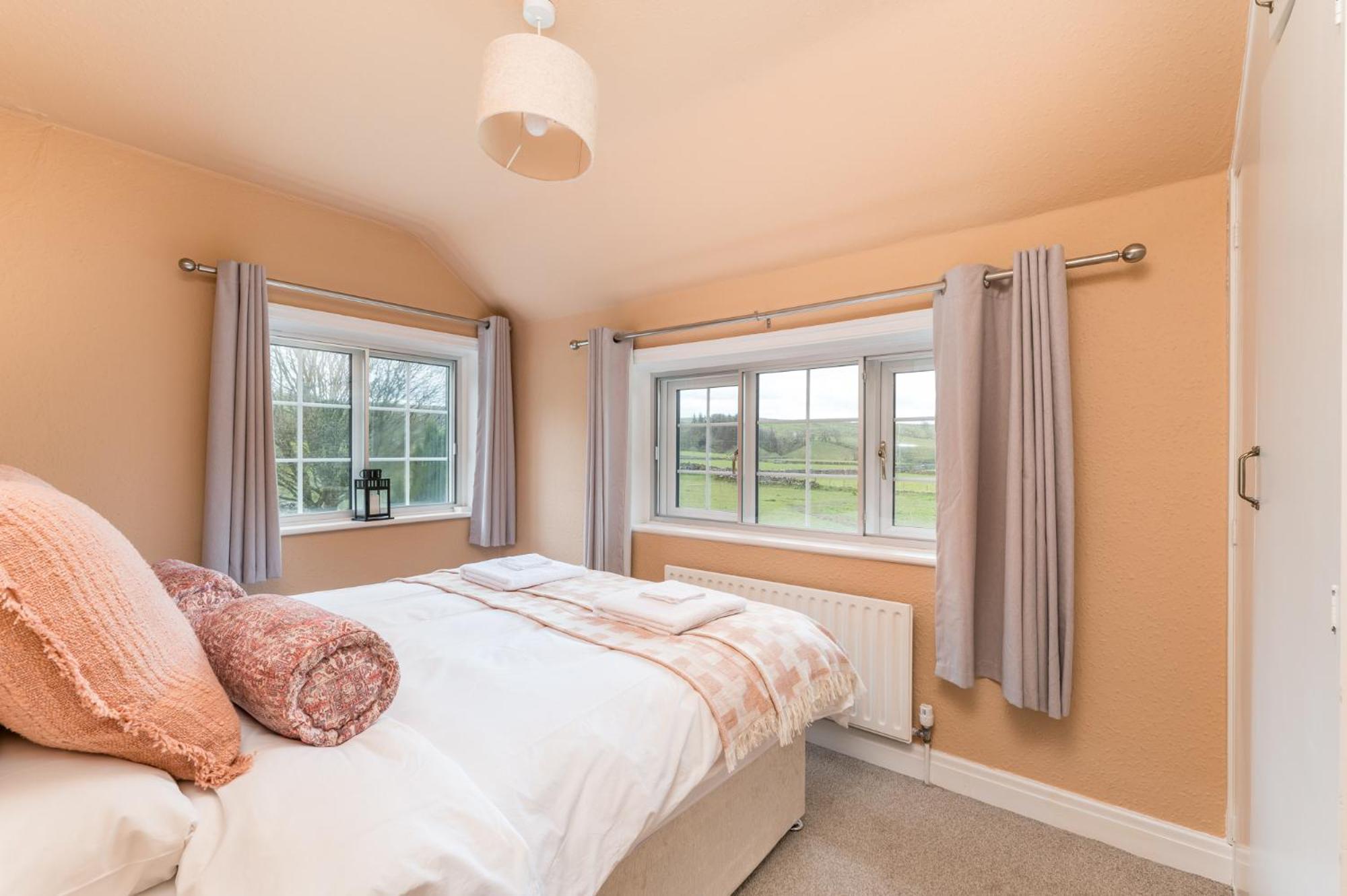 Central Malham Wellbeing Escape With Hot Tub Sleeps 8 외부 사진