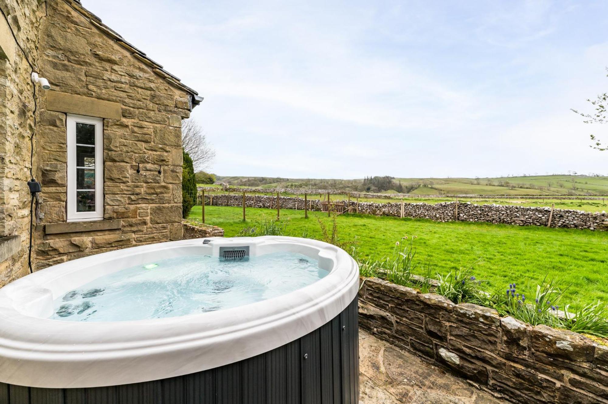 Central Malham Wellbeing Escape With Hot Tub Sleeps 8 외부 사진