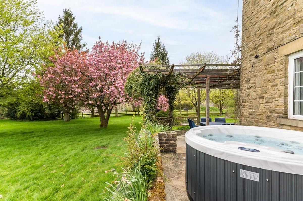 Central Malham Wellbeing Escape With Hot Tub Sleeps 8 외부 사진